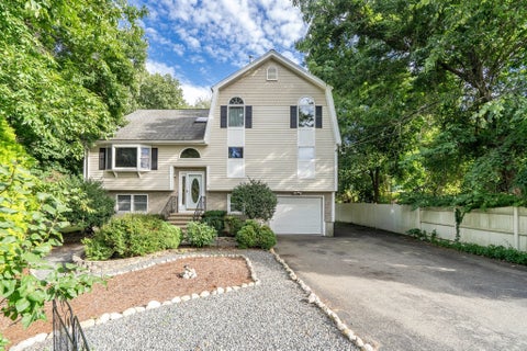 Photo of 31 Wildmere Ave, Burlington, MA 01803 (MLS # 73572235)