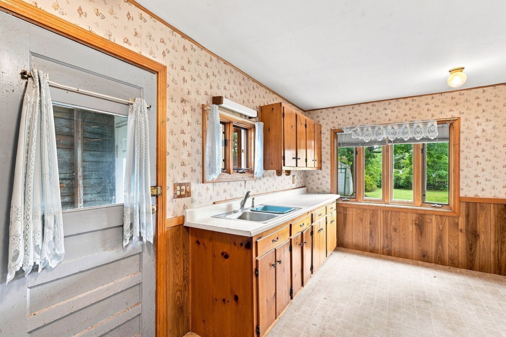 128 River St, Hudson, MA, 128 River St, Hudson, MA Photo #14
