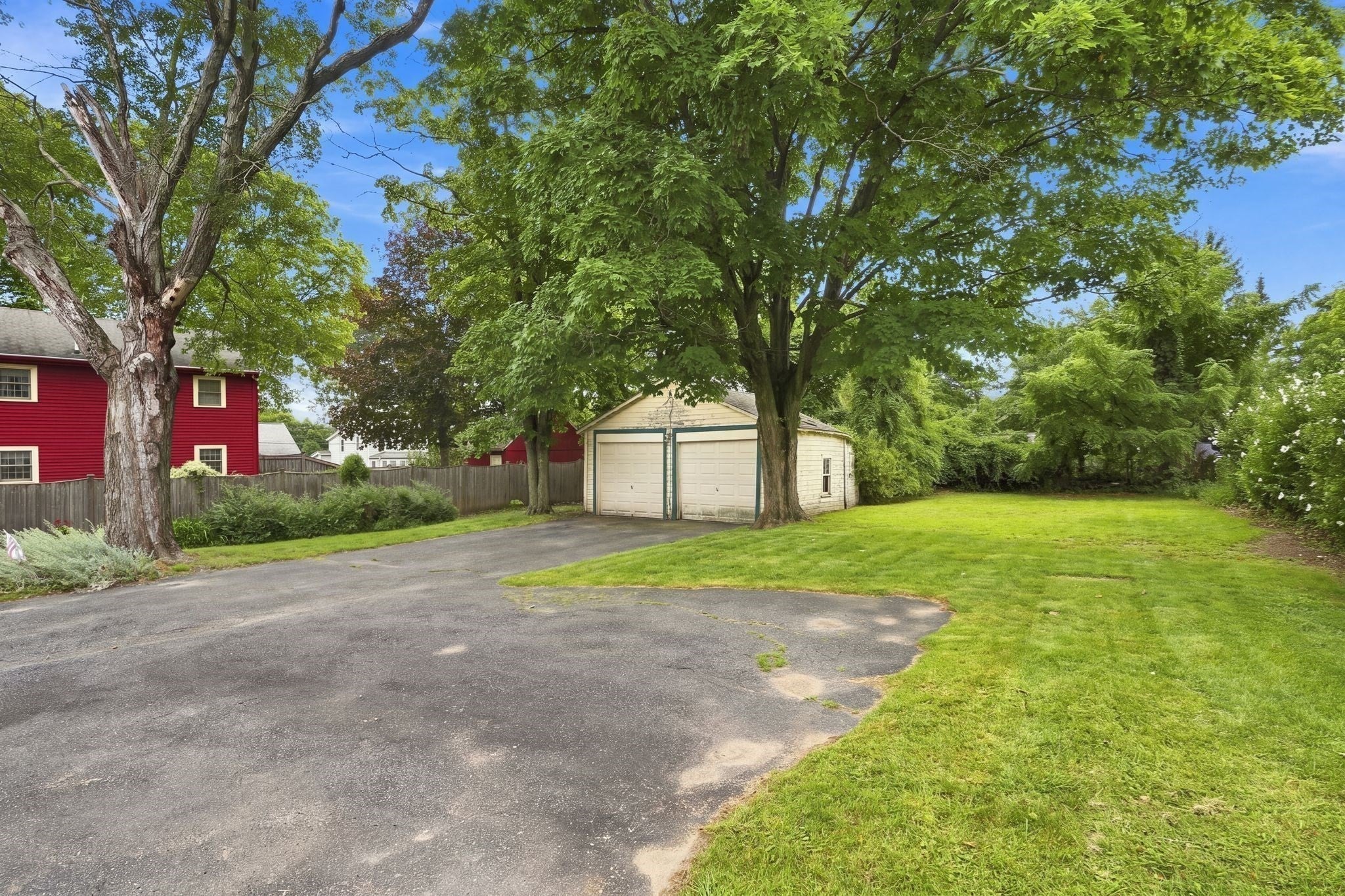 128 River St