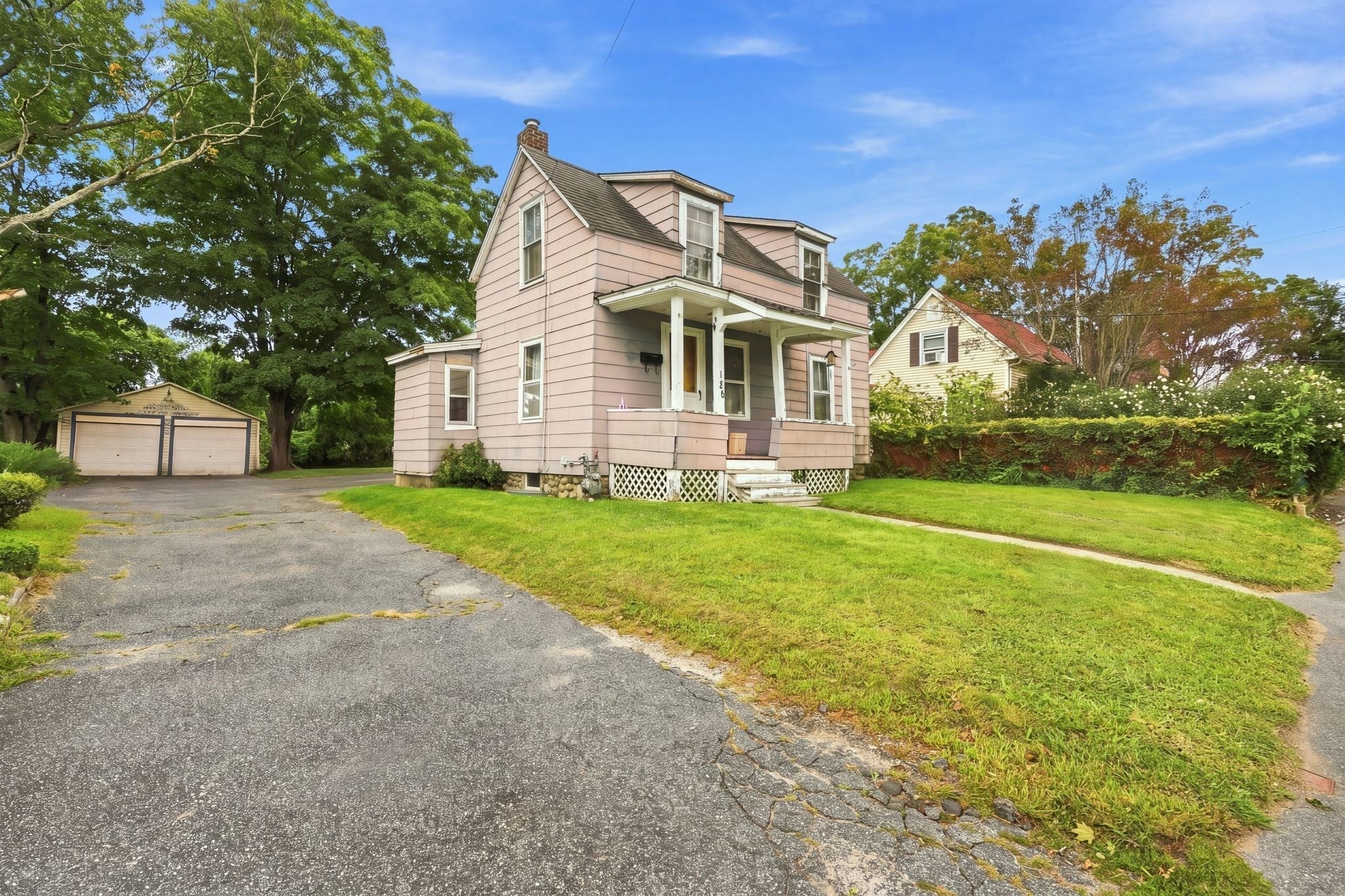 128 River St