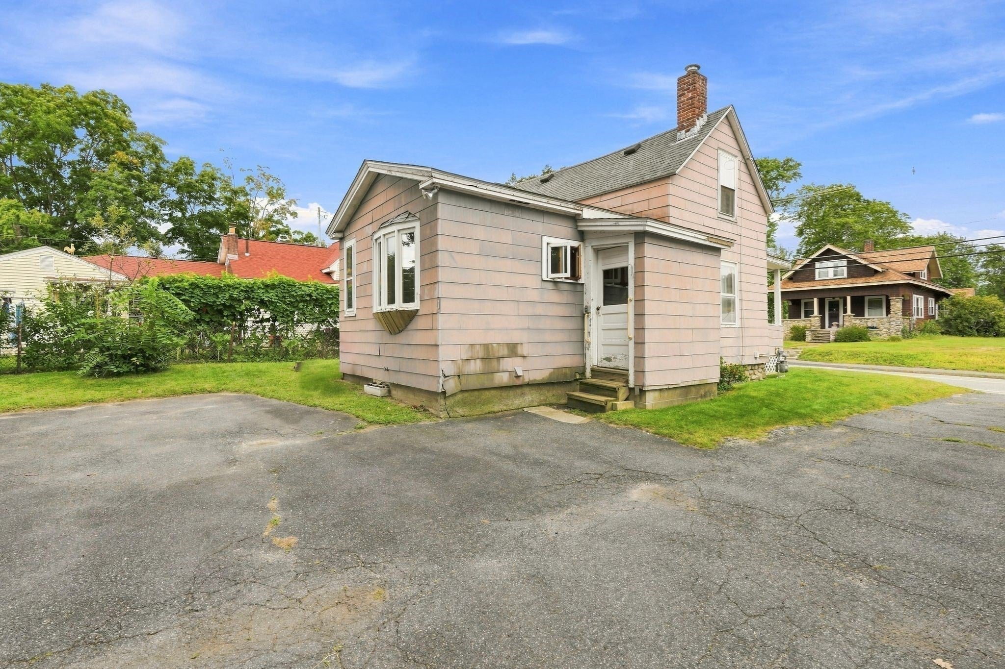 128 River St