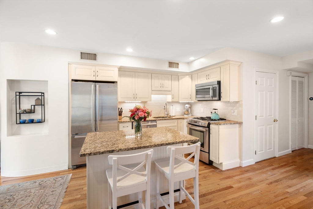 314 W 4th St 3