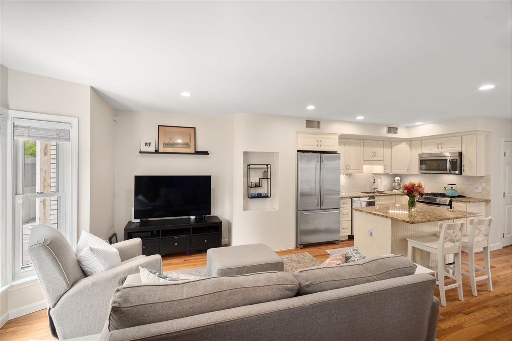 314 W 4th St 3