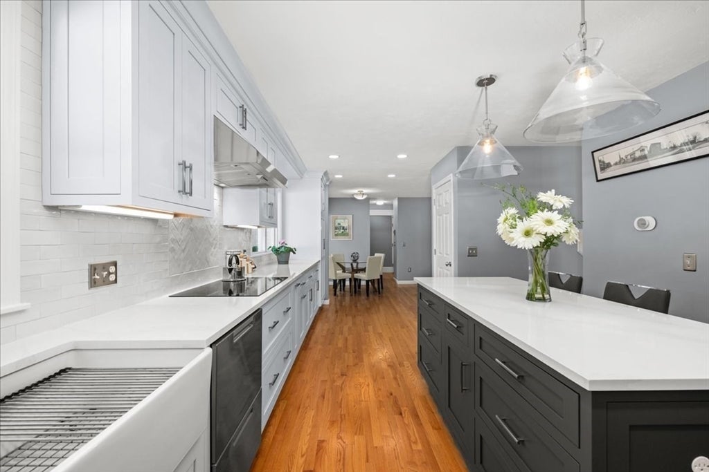 9 Hillando Dr, Shrewsbury, MA Photo #9