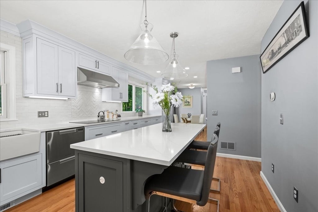 9 Hillando Dr, Shrewsbury, MA Photo #8