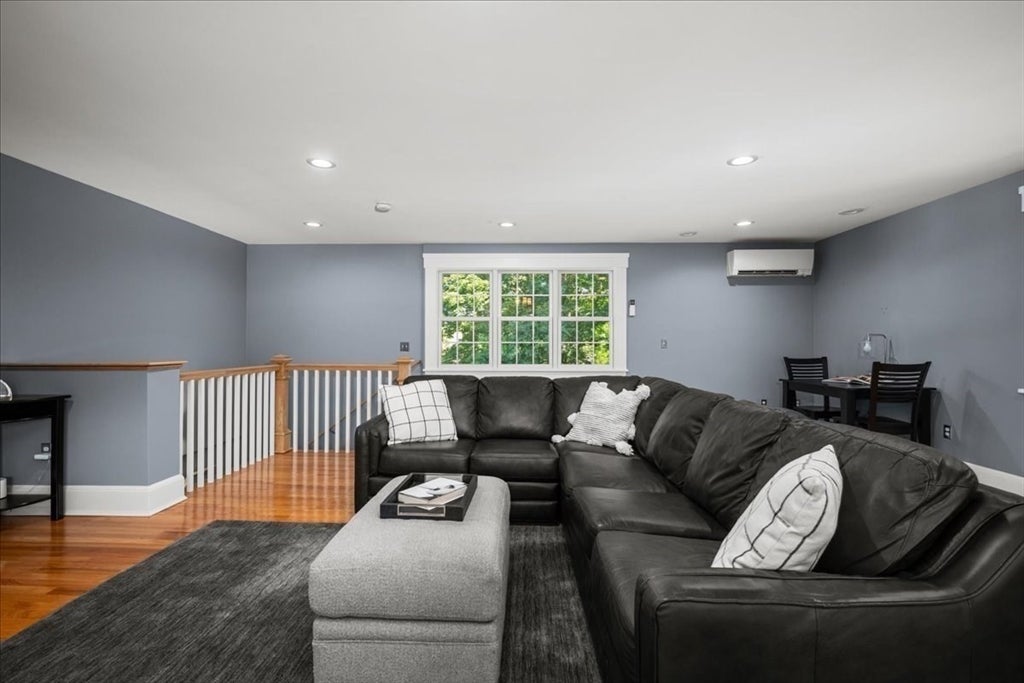 9 Hillando Dr, Shrewsbury, MA Photo #18