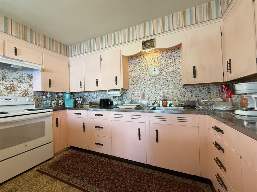 20 Indian Point Rd, Webster, MA Photo #6
