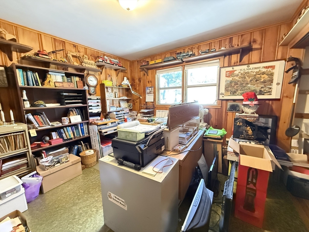 20 Indian Point Rd, Webster, MA Photo #17