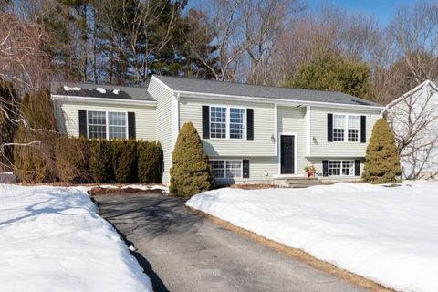 377 Rumonoski Dr Northbridge MA 01534