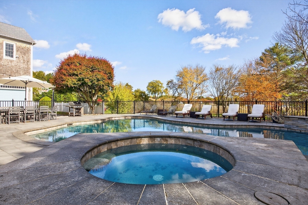 Duxbury, Massachusetts 02332, United States, 5 Bedrooms Bedrooms, ,6 BathroomsBathrooms,Residential,Active,234771