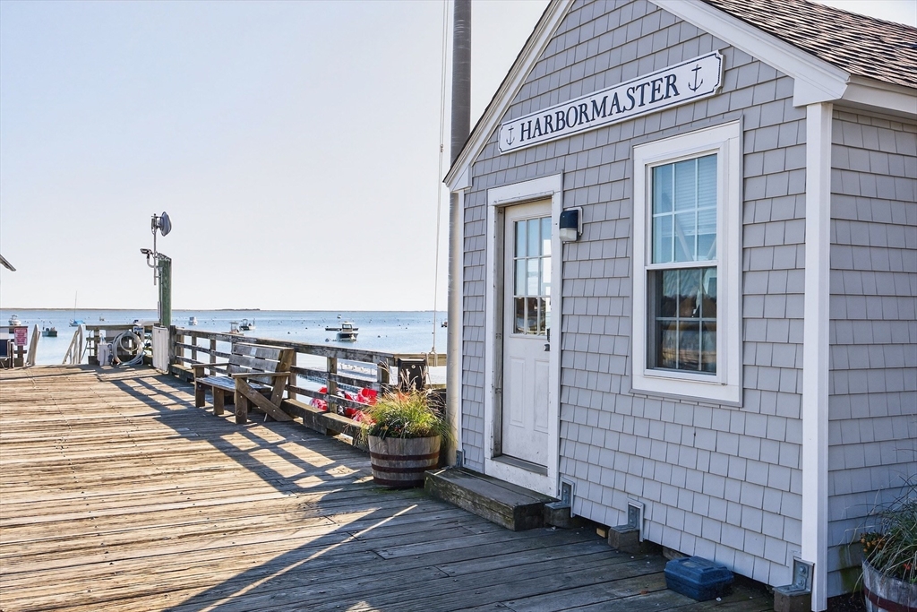 Duxbury, Massachusetts 02332, United States, 5 Bedrooms Bedrooms, ,6 BathroomsBathrooms,Residential,Active,234771