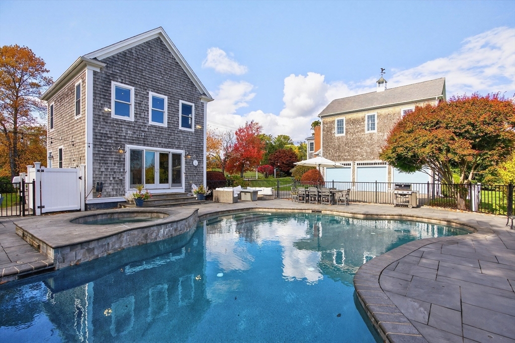 Duxbury, Massachusetts 02332, United States, 5 Bedrooms Bedrooms, ,6 BathroomsBathrooms,Residential,Active,234771