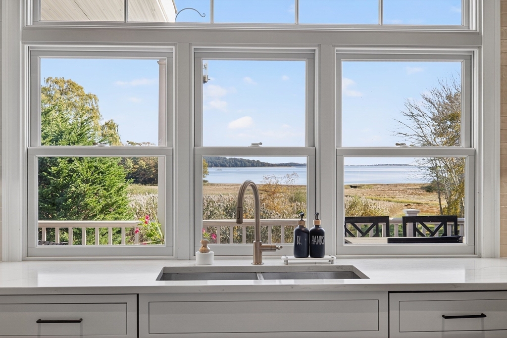 Duxbury, Massachusetts 02332, United States, 5 Bedrooms Bedrooms, ,6 BathroomsBathrooms,Residential,Active,234771