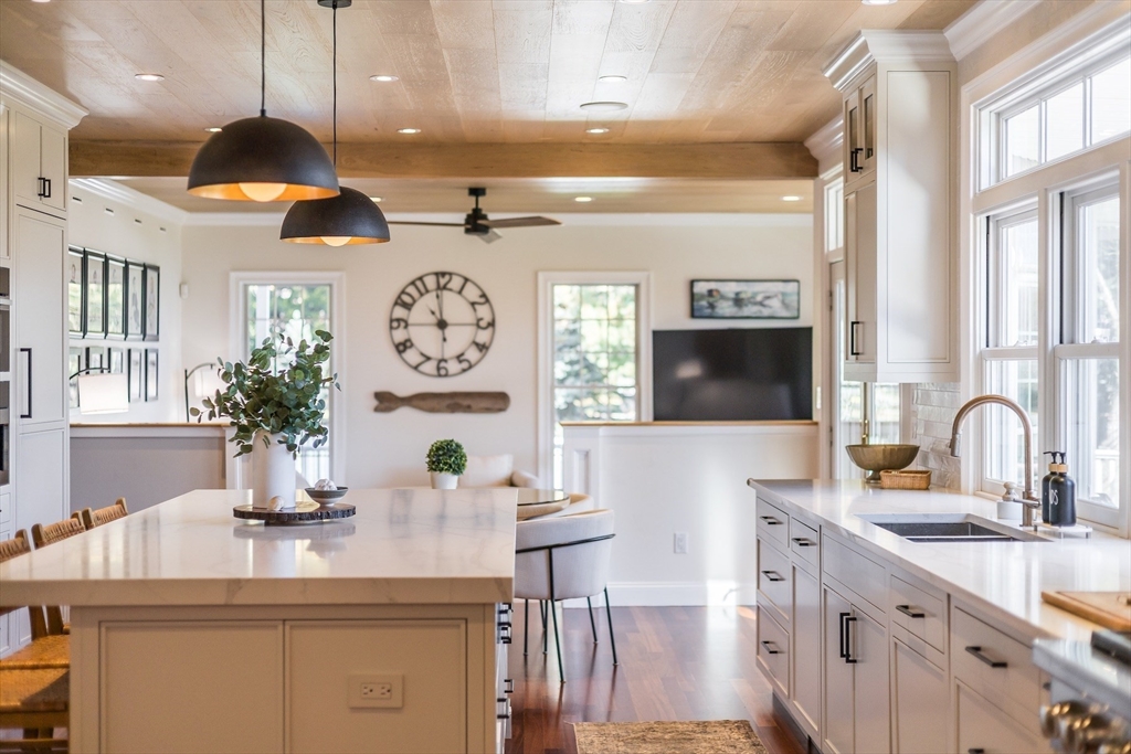 Duxbury, Massachusetts 02332, United States, 5 Bedrooms Bedrooms, ,6 BathroomsBathrooms,Residential,Active,234771