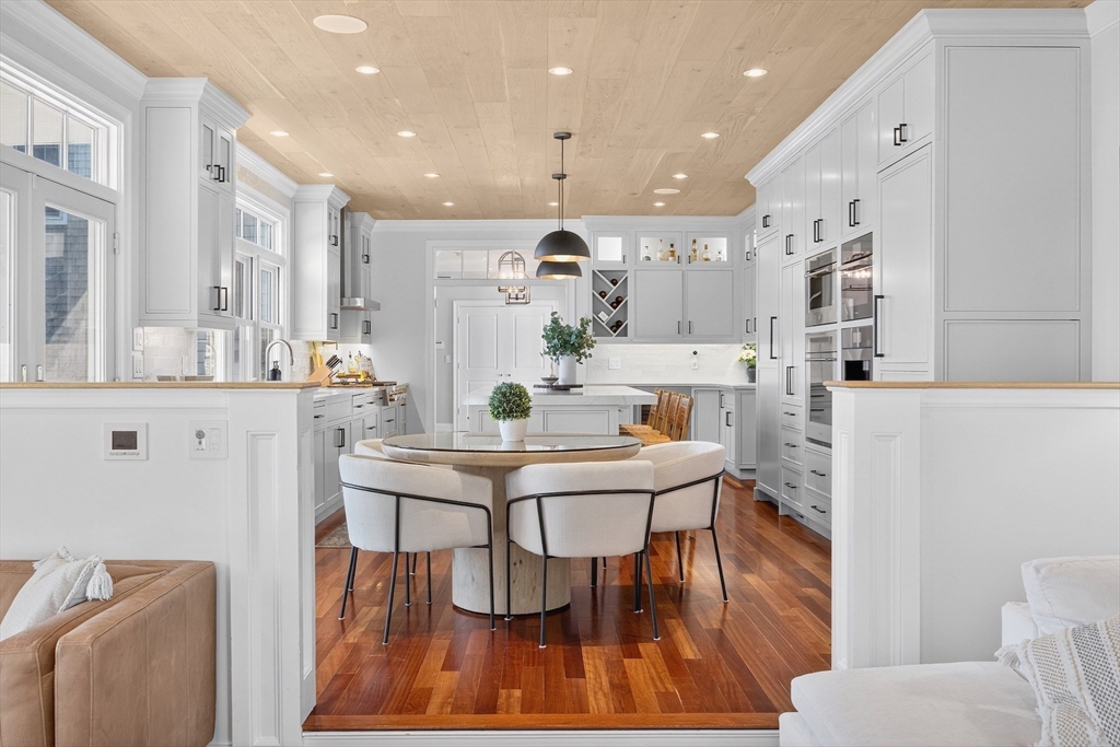 Duxbury, Massachusetts 02332, United States, 5 Bedrooms Bedrooms, ,6 BathroomsBathrooms,Residential,Active,234771