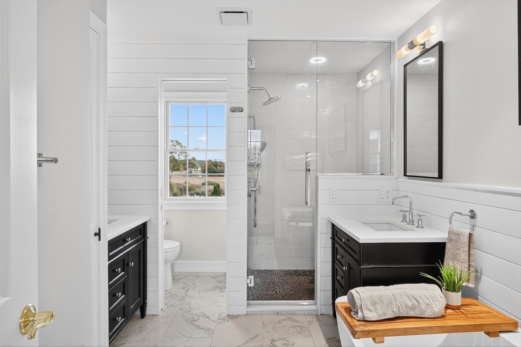 Duxbury, Massachusetts 02332, United States, 5 Bedrooms Bedrooms, ,6 BathroomsBathrooms,Residential,Active,234771