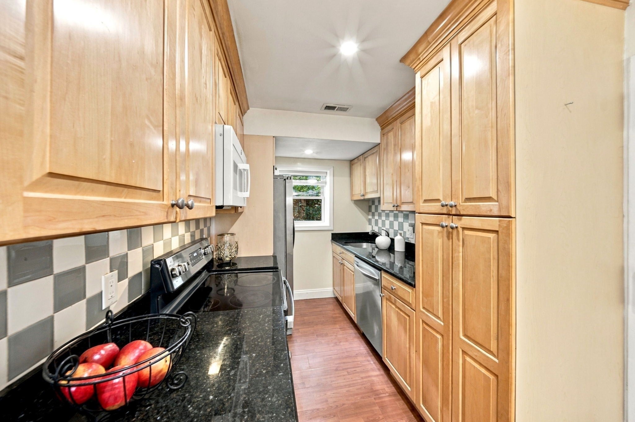 160 Newton St 3