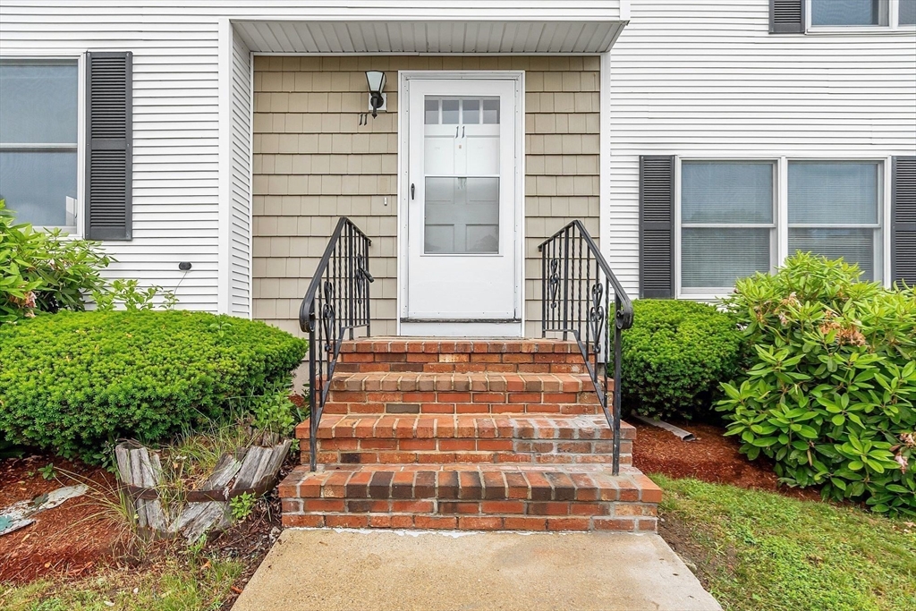 11 Brandee Lane 11