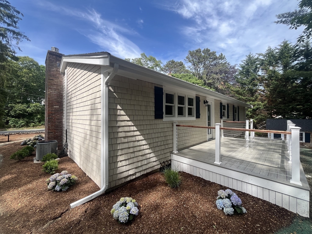 76 Sippewissett Rd