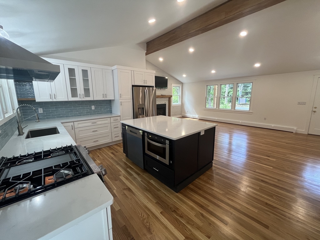 76 Sippewissett Rd