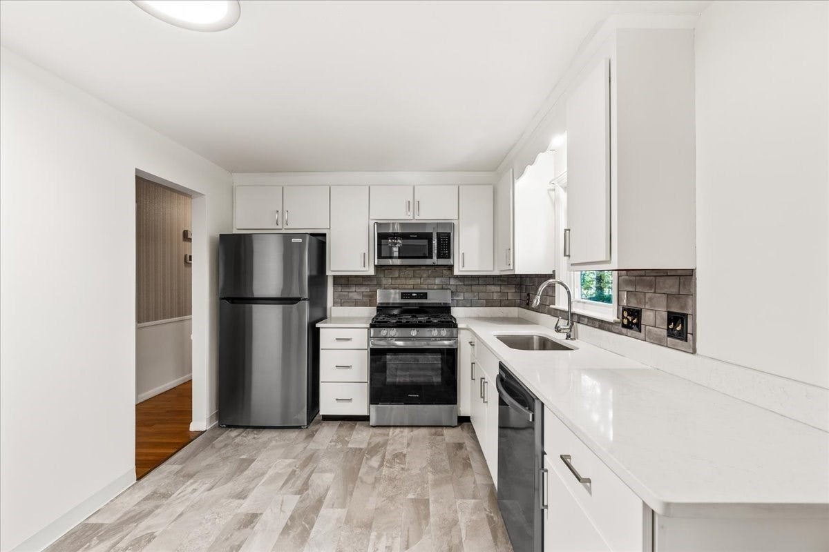 528 Spring St, Hanson, MA Photo #4