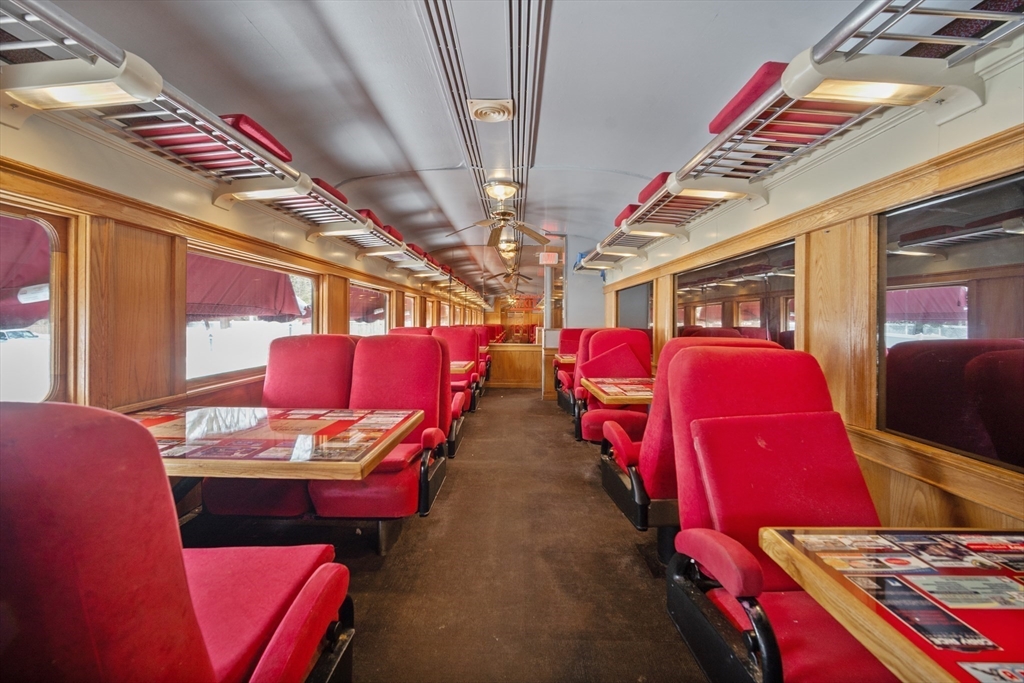 Chicopee, Massachusetts 01020, United States, ,2 BathroomsBathrooms,Commercial,Active,264