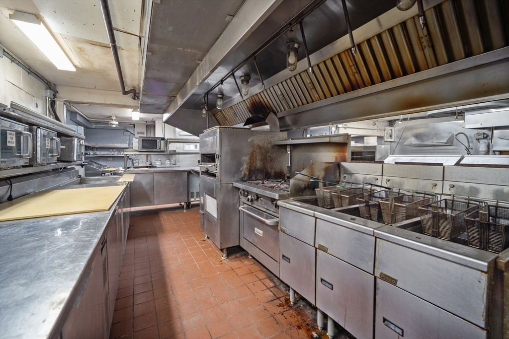 Chicopee, Massachusetts 01020, United States, ,2 BathroomsBathrooms,Commercial,Active,264