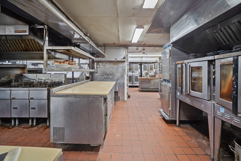 Chicopee, Massachusetts 01020, United States, ,2 BathroomsBathrooms,Commercial,Active,264