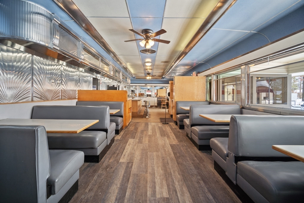 Chicopee, Massachusetts 01020, United States, ,2 BathroomsBathrooms,Commercial,Active,264