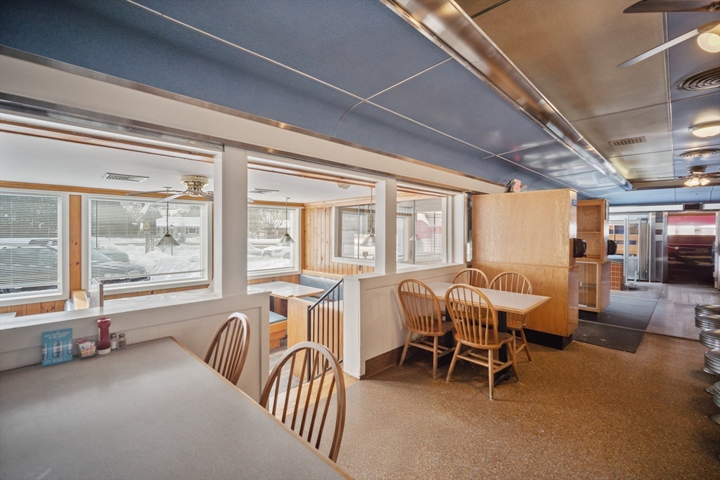 Chicopee, Massachusetts 01020, United States, ,2 BathroomsBathrooms,Commercial,Active,264