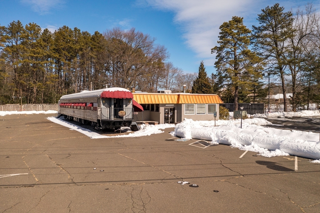 Chicopee, Massachusetts 01020, United States, ,2 BathroomsBathrooms,Commercial,Active,264