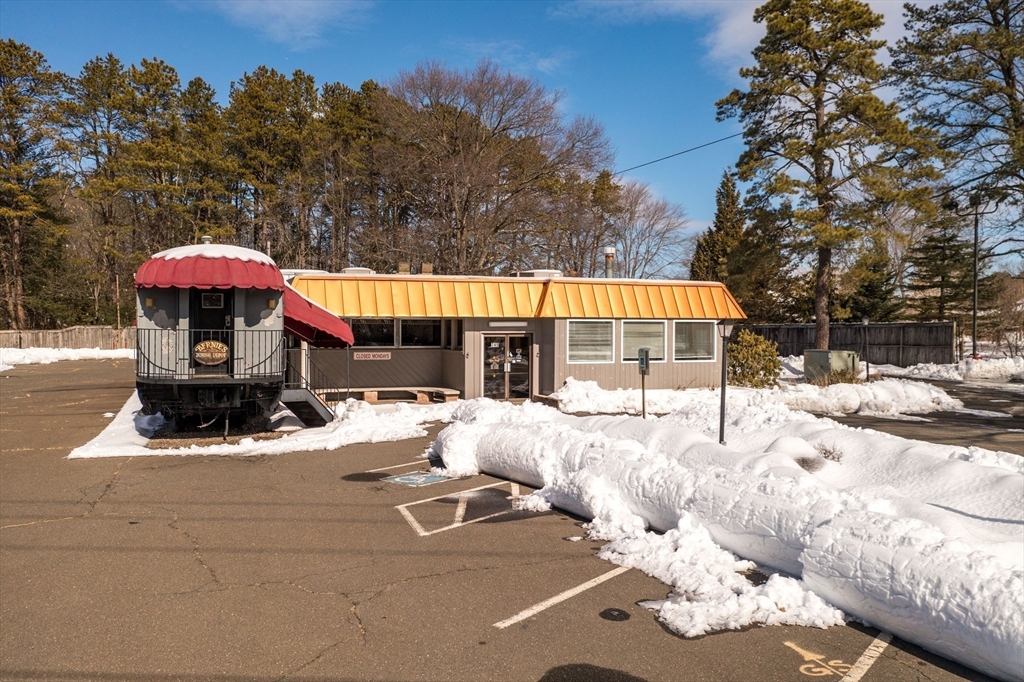 Chicopee, Massachusetts 01020, United States, ,2 BathroomsBathrooms,Commercial,Active,264