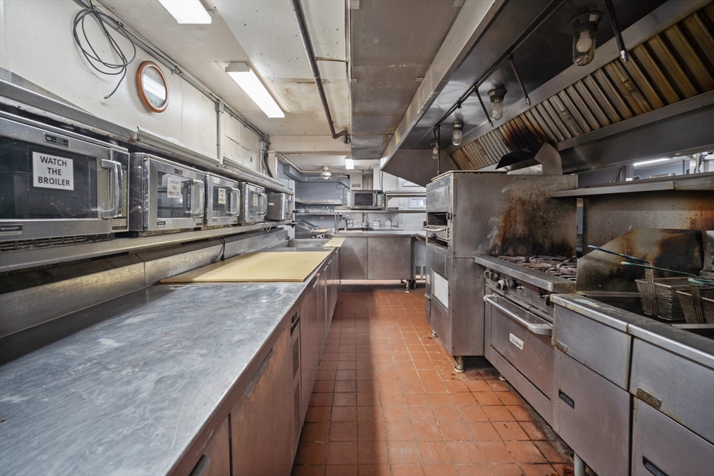 Chicopee, Massachusetts 01020, United States, ,2 BathroomsBathrooms,Commercial,Active,264