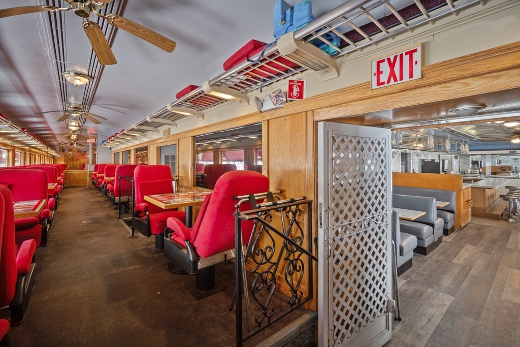 Chicopee, Massachusetts 01020, United States, ,2 BathroomsBathrooms,Commercial,Active,264