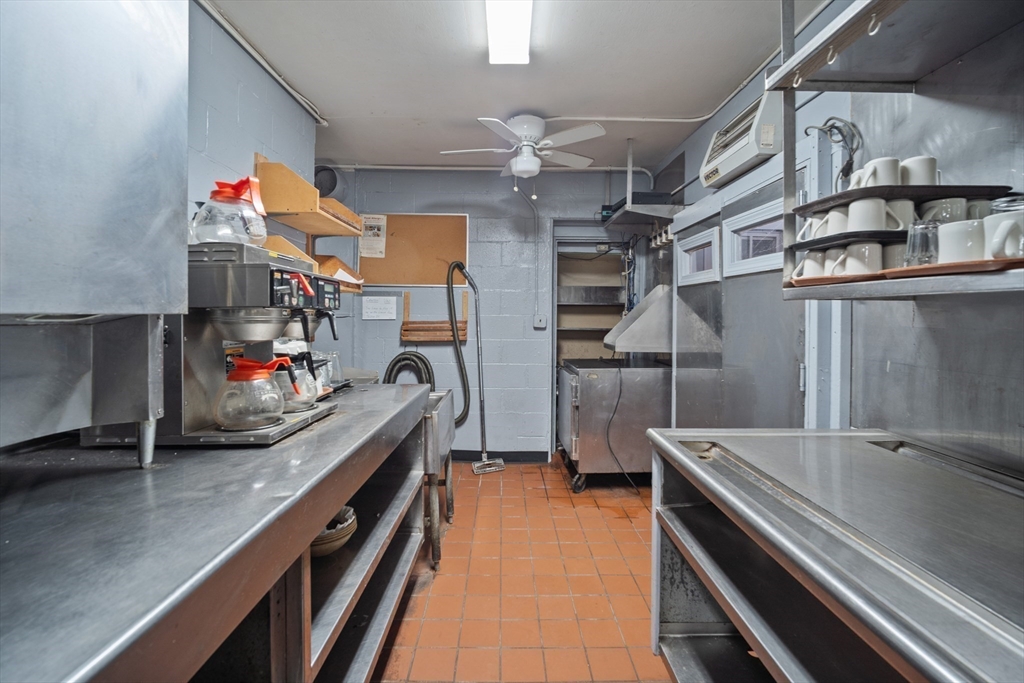 Chicopee, Massachusetts 01020, United States, ,2 BathroomsBathrooms,Commercial,Active,264