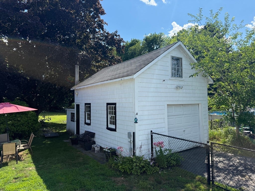 183 Compos St