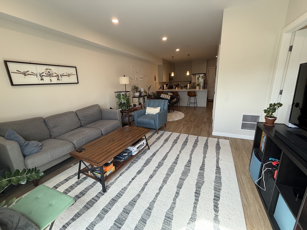 458 Washington St 308