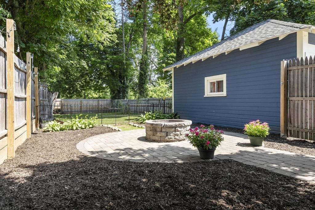 33 Hammond St