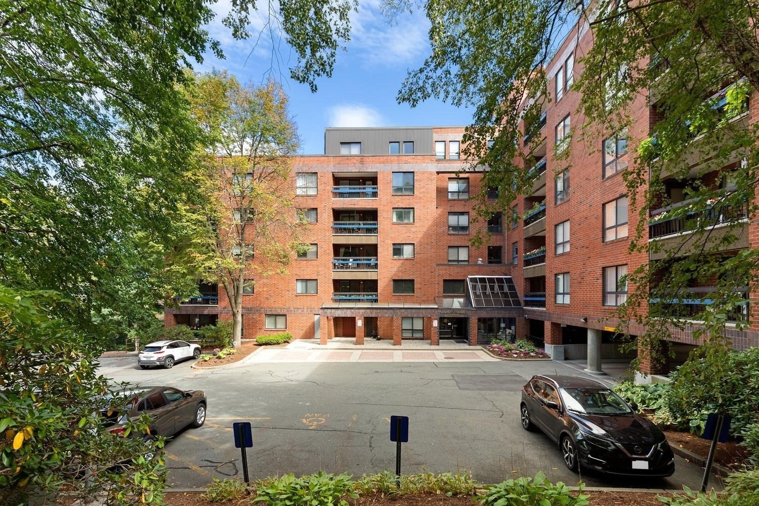 4 Summit Drive 504
