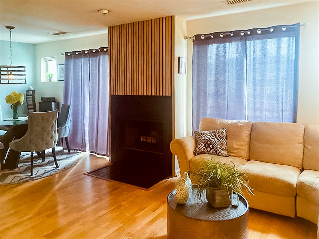 200 Falls Blvd