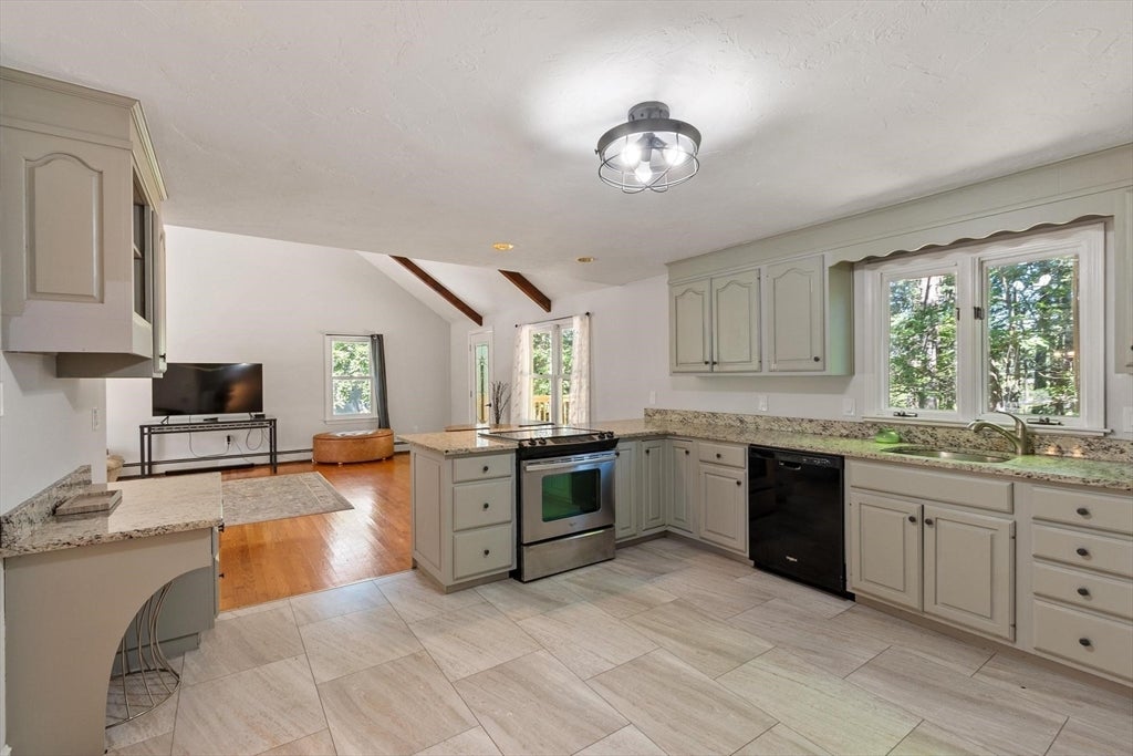75 Elmwood Rd, Lunenburg, MA, 75 Elmwood Rd, Lunenburg, MA Photo #11