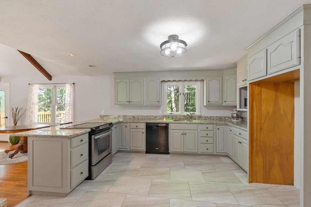 75 Elmwood Rd, Lunenburg, MA, 75 Elmwood Rd, Lunenburg, MA Photo #10