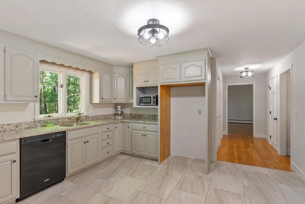 75 Elmwood Rd, Lunenburg, MA, 75 Elmwood Rd, Lunenburg, MA Photo #13