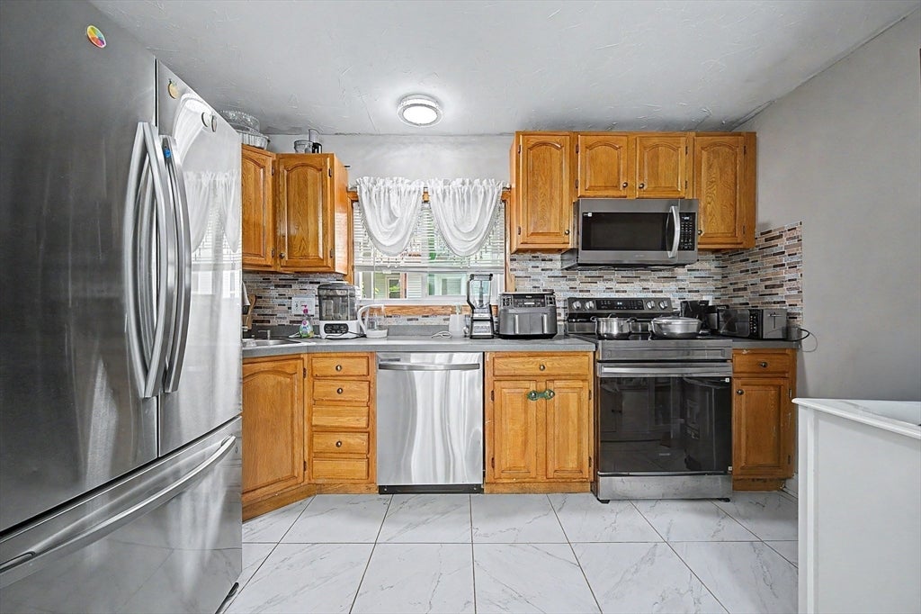 30 Riverview St, Brockton, MA Photo #6