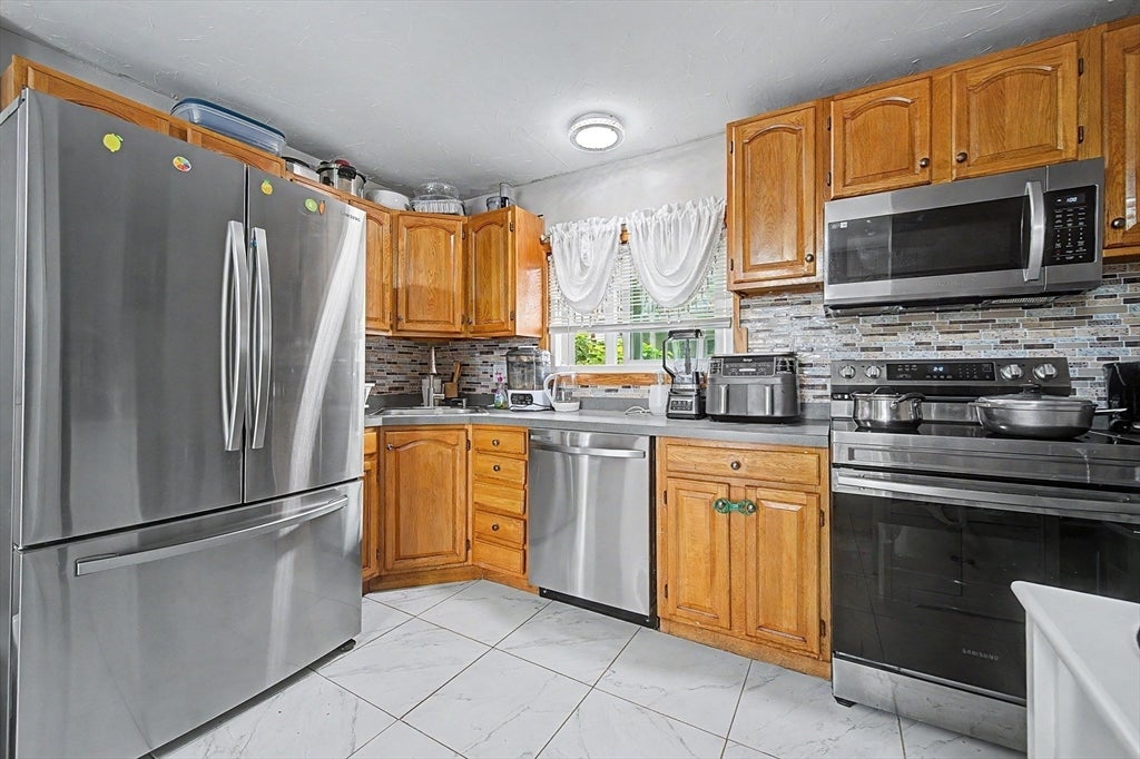 30 Riverview St, Brockton, MA Photo #5