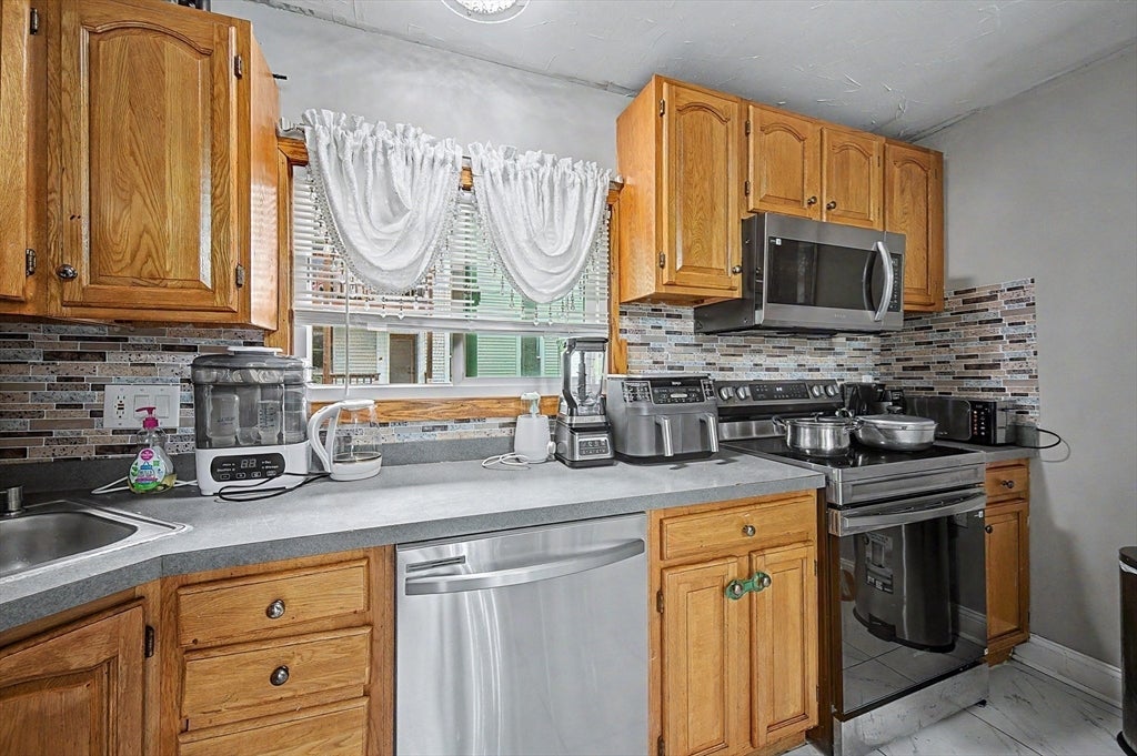 30 Riverview St, Brockton, MA Photo #4