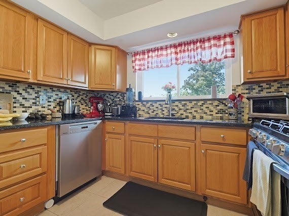 93 Rosewood Dr #93, Stoughton, MA, 93 Rosewood Dr #93, Stoughton, MA Photo #12