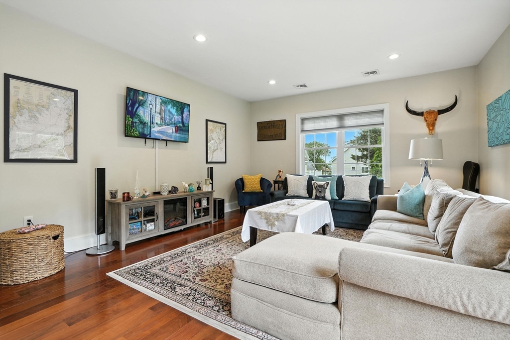 56 Town Hill St 56