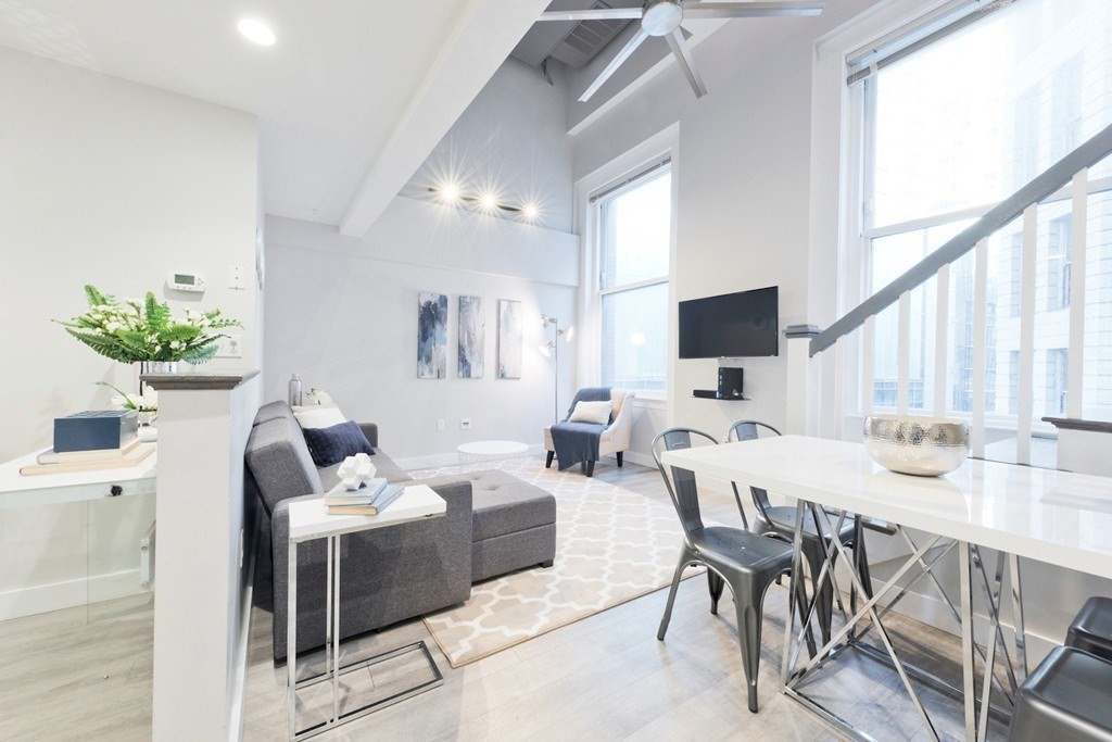 630 Washington 403