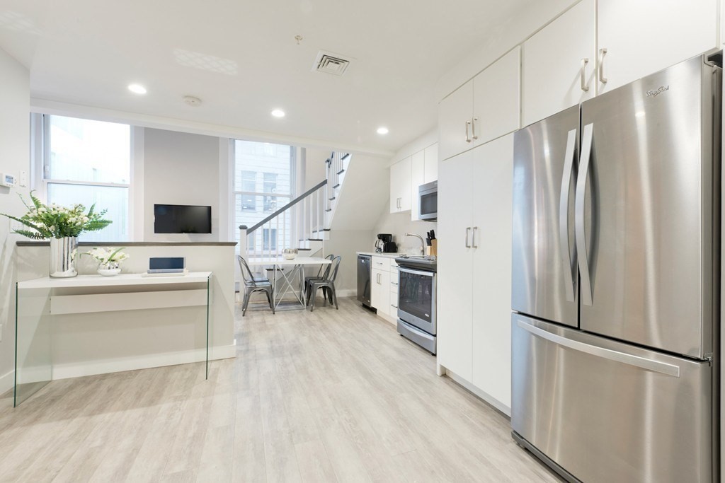 630 Washington 403